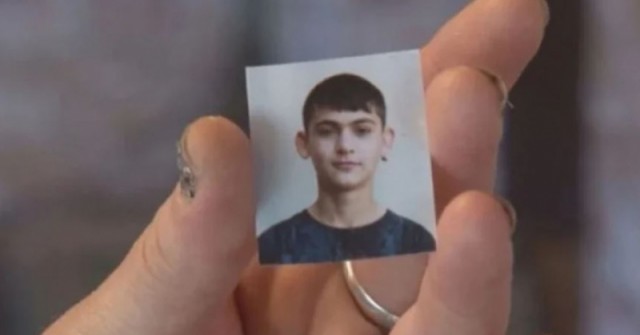 Пет години след убийството на ученик в класна стая, се появи видео, което показва истината