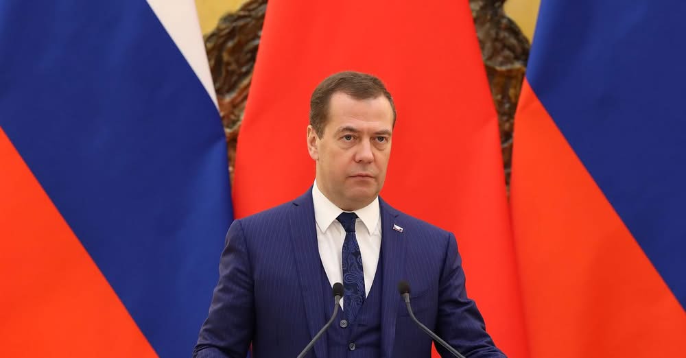 Дмитрий Медведев: Изпращането на миротворци на НАТО в Украйна ще бъде равносилно на в0йна