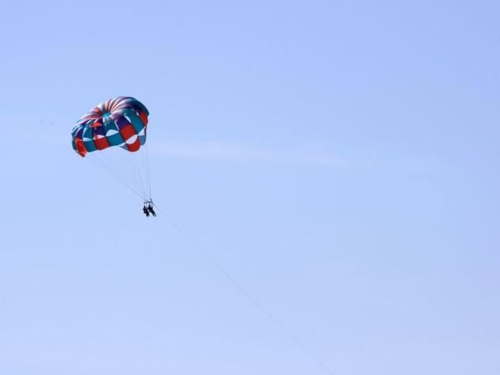 Нови разкрития по случая със загиналото след падане от парашут детенце  оказа се, че баща му е