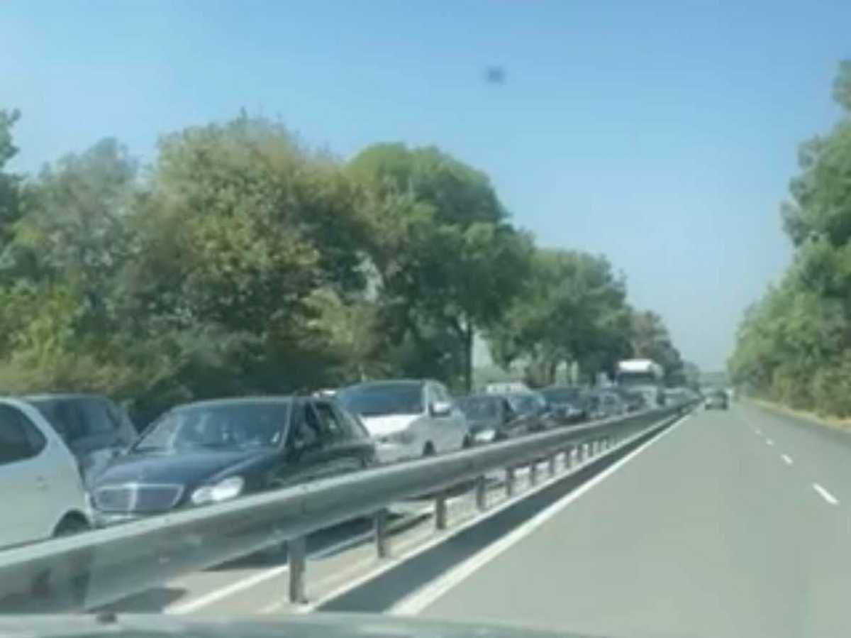 Транспортен ад! Пътят към Созопол е парализиран, причината не е катастрофа Видео