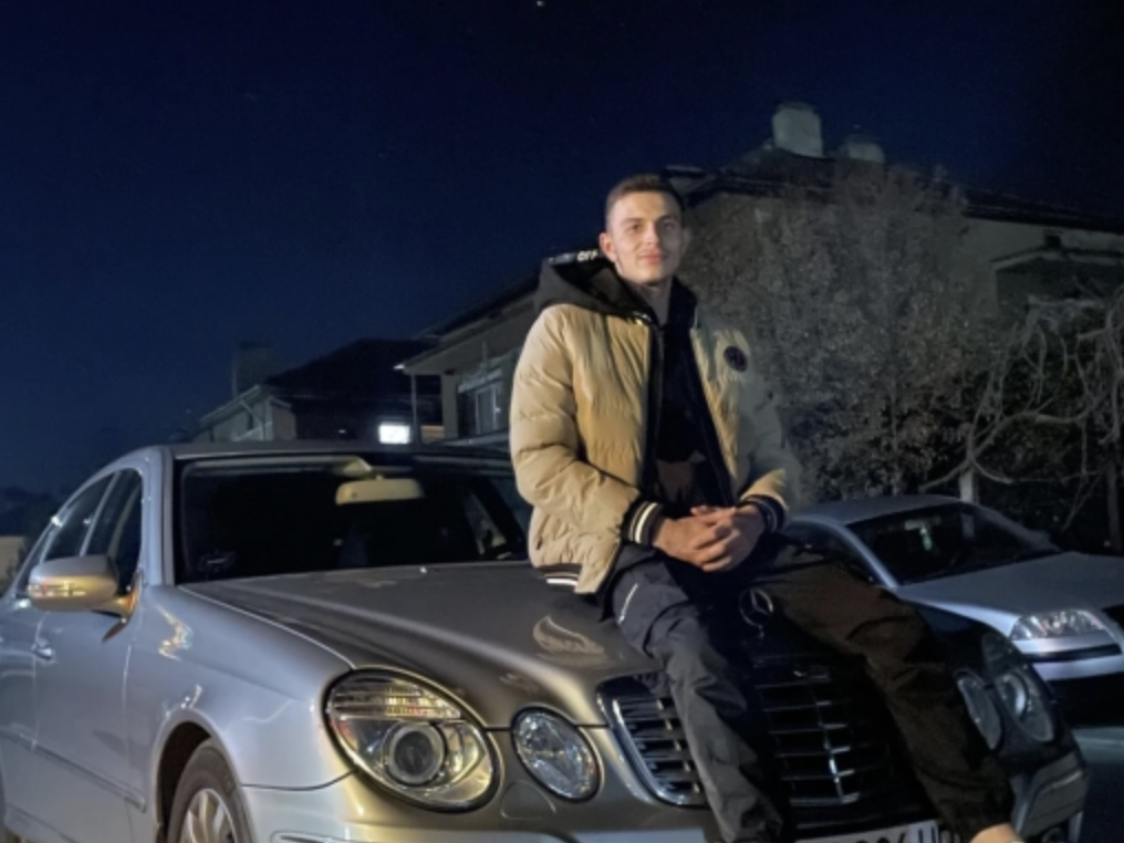 Първомай плаче: 21 г. младеж Павел Ангелов, загинал край Кресна, сам си е купил колата Снимки