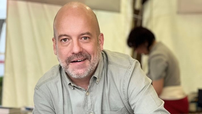 Плагиат ли е Иво Сиромахов? Завихря се страшен скандал
