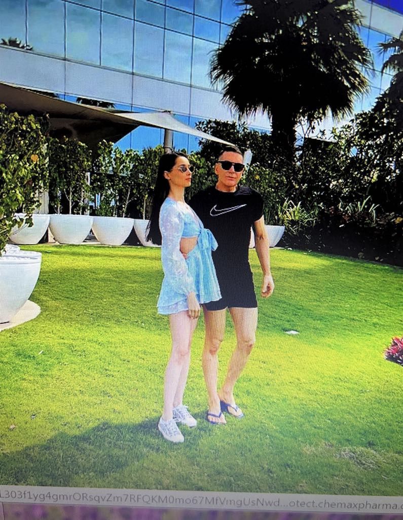 Валерия не му стига! Ваньо Алексиев не с една, а с две красавици на Капри! СНИМКИ: