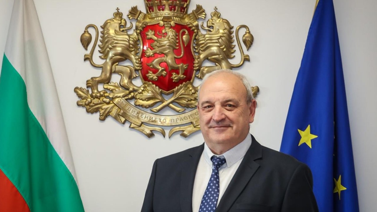 Внезапно почина зам. министърът на спорта Стоян Андонов