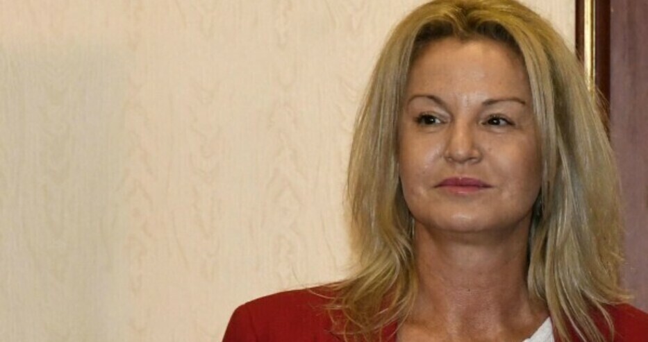 Стефка Костадинова става на 60