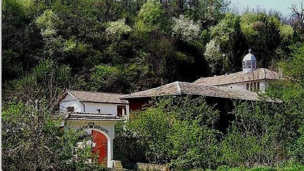 Чудотворна икона на Божията майка унищожава направени магии