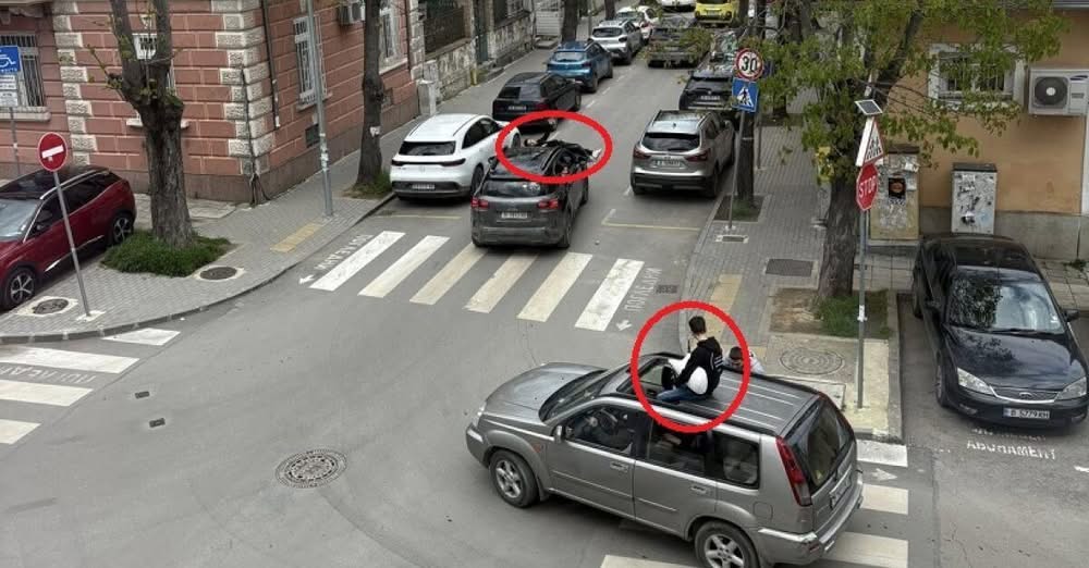Младежи върху джипове: Задържаха момичета шофьори във Варна