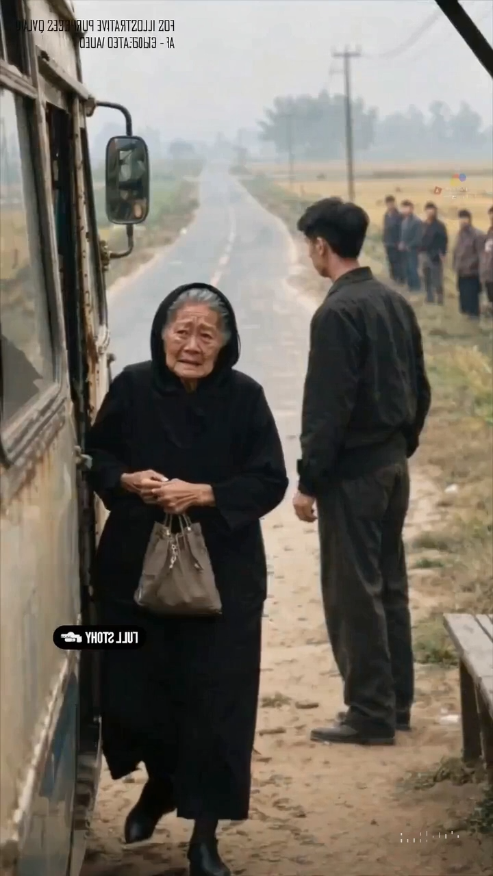 След погребението на съпруга ми, синът ми ме изведе извън селото и ми каза: „Слизай тук от автобуса. Повече не можем да те издържаме.“