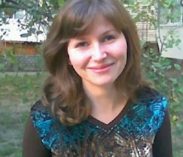 Петър съобщи, че Сватовете ще дойдат в събота. Галина, заедно с майка си и сестра си, се подготвиха за този ден с голямо старание