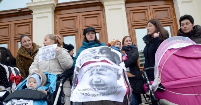 Ето как и кога майките ще получат данъчното облекчение от 450 лв на дете: