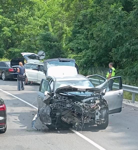 Извънредно! Тежка верижна катастрофа току що, има много ранени…