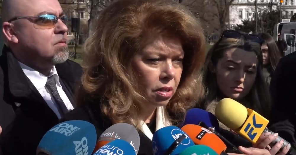 Йотова за срещата в Лондон: Не е добре да се събират и групират различни държави