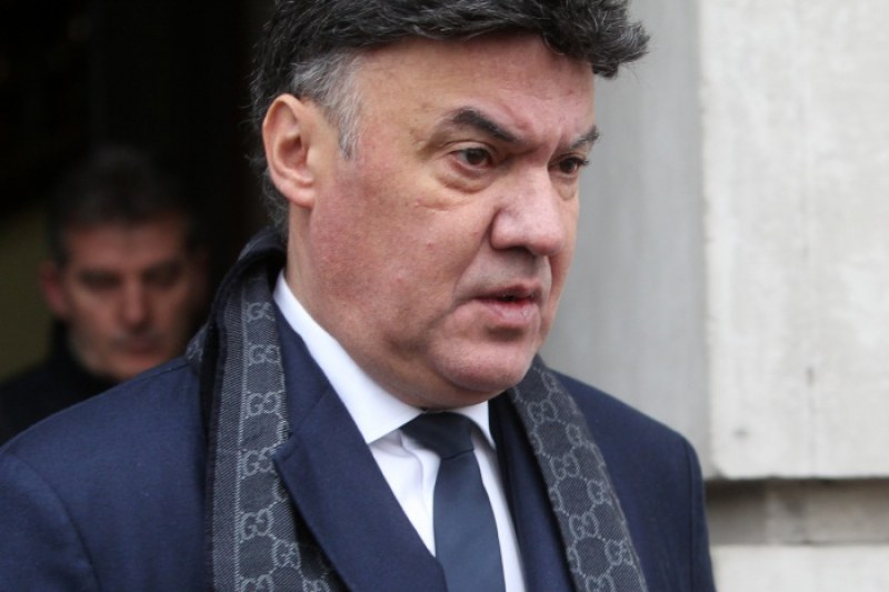 СПРЯЛ ПИЕНЕТО ЛИ? Боби Перуката пазарува бири пиян-залян