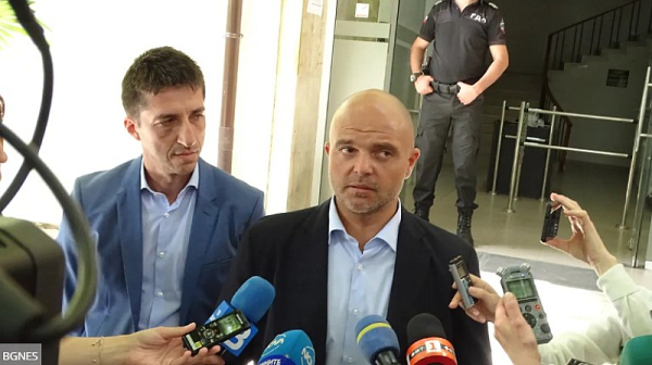 Обрат: Ивайло Иванов напуска кабинета на Даниел Митов