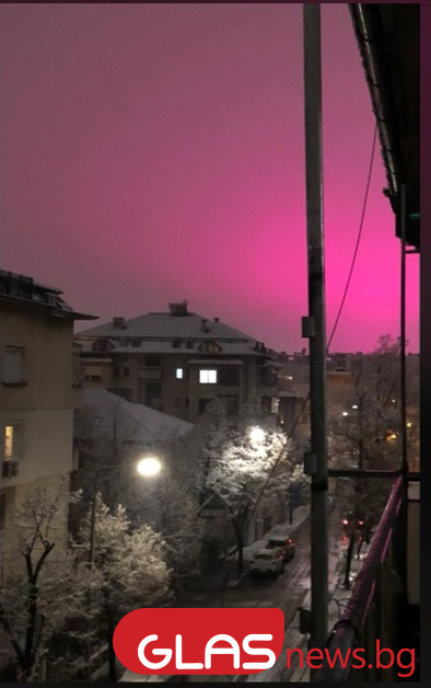 Нещо невиждано в небето над Пловдив, всички се чудят какво става СНИМКИ